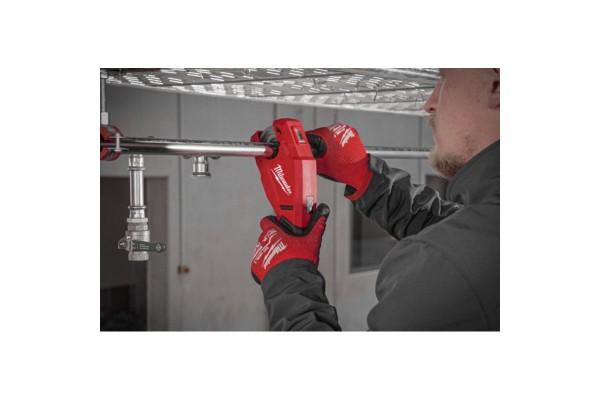 Акумуляторний труборіз по неіржав. сталі MILWAUKEE M12PCSS-202C (+2 акумулятори, зарядний пристрій, HD кейс)