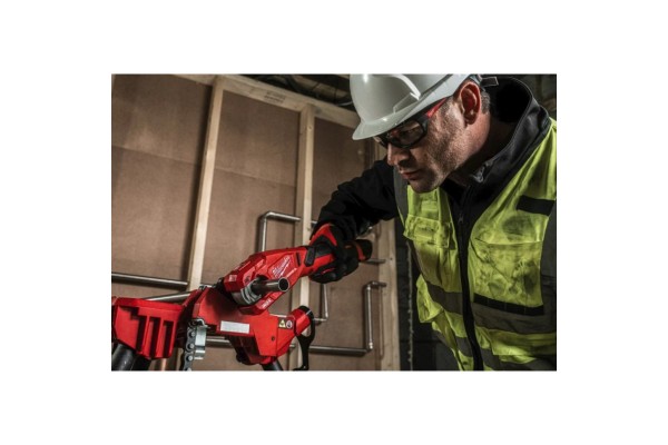 Акумуляторний труборіз по неіржав. сталі MILWAUKEE M12PCSS-202C (+2 акумулятори, зарядний пристрій, HD кейс)