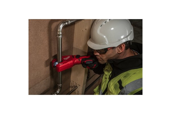 Акумуляторний труборіз по неіржав. сталі MILWAUKEE M12PCSS-202C (+2 акумулятори, зарядний пристрій, HD кейс)