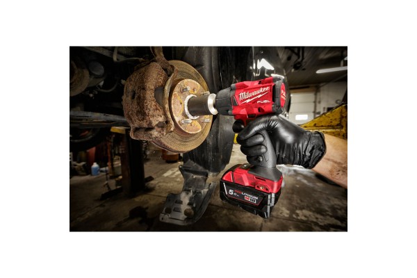 Гайковерт високомоментний MILWAUKEE 1/2\" (881 Нм) з кільцем M18 FMTIW2F12-0 (каркас)