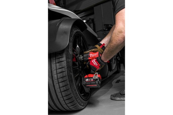 Гайковерт високомоментний MILWAUKEE 1/2\" (881 Нм) з кільцем M18 FMTIW2F12-0 (каркас)