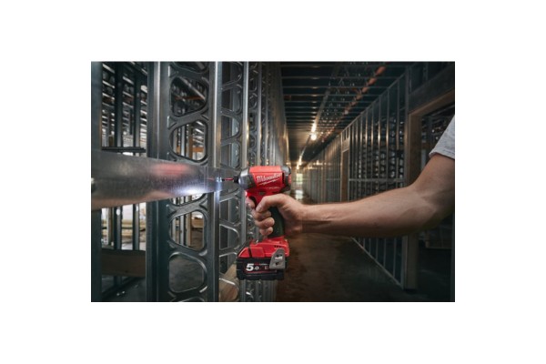 Винтоверт аккумуляторный гідравлічний 1/4'' HEX MILWAUKEE, M18 FUEL FQID-502X, 50Нм (+ заряд. устройство, 2 аккум.Х 5Ач, кейс)
