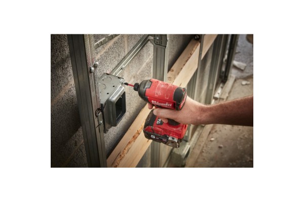Винтоверт аккумуляторный гідравлічний 1/4'' HEX MILWAUKEE, M18 FUEL FQID-502X, 50Нм (+ заряд. устройство, 2 аккум.Х 5Ач, кейс)