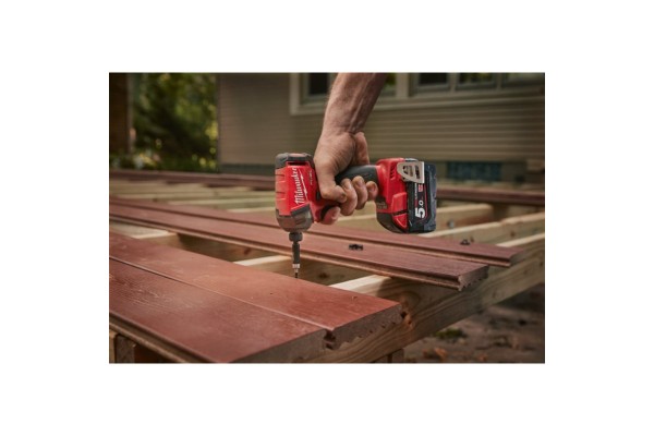 Винтоверт аккумуляторный гідравлічний 1/4'' HEX MILWAUKEE, M18 FUEL FQID-502X, 50Нм (+ заряд. устройство, 2 аккум.Х 5Ач, кейс)