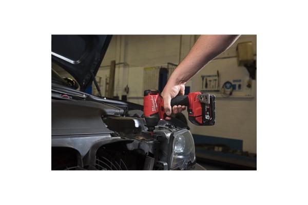 Винтоверт аккумуляторный гідравлічний 1/4'' HEX MILWAUKEE, M18 FUEL FQID-502X, 50Нм (+ заряд. устройство, 2 аккум.Х 5Ач, кейс)