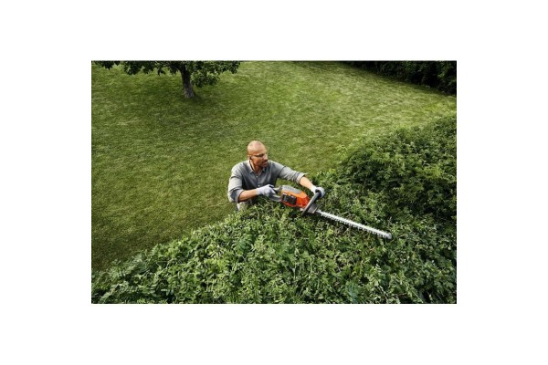 Акумуляторний кущоріз Husqvarna 215iHD45 КІТ (9705365-02)