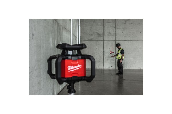 Шкала для нівелира SR240 , висота 2,4 м MILWAUKEE