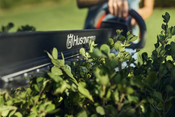Кущоріз акумуляторний Husqvarna Aspire H50-P4A KIT (9706203-04)